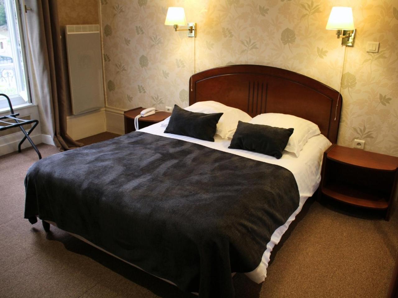 Grand Hotel De Bourbon-Lancy - Spa Et Restaurant - Logis Екстер'єр фото