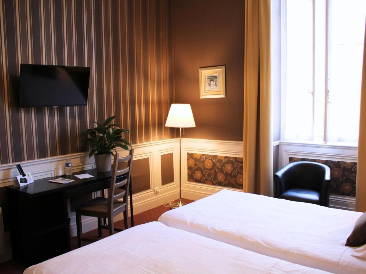 Grand Hotel De Bourbon-Lancy - Spa Et Restaurant - Logis Екстер'єр фото
